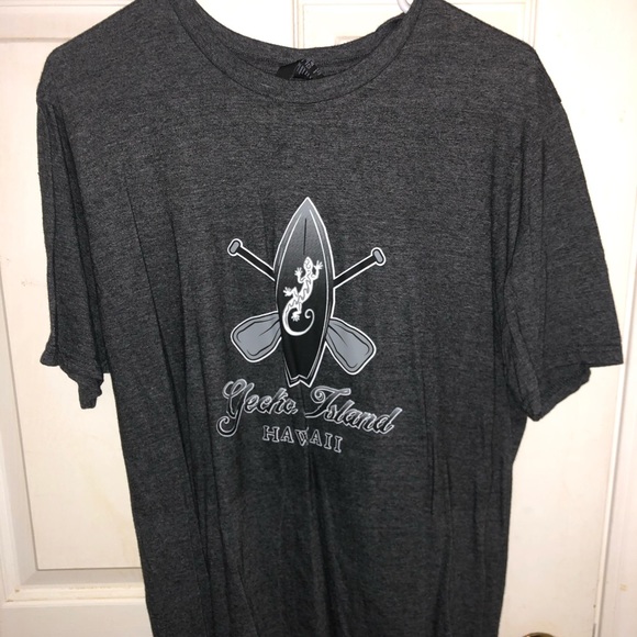 Hawaiian T-Shirt - Picture 1 of 2